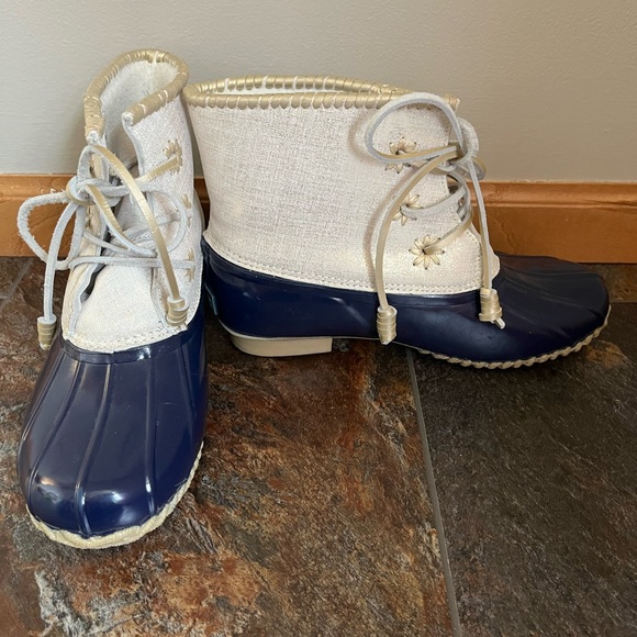 Jack Rogers Shoes - Women’s Jack Rogers Chloe blue & metallic duck waterproof ankle boot. Size 9